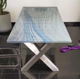 Tisch in Azul Macaubas